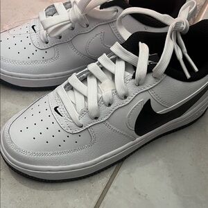 Nike kids Air Force 1 1Y fq4118-100 grade school nwt
